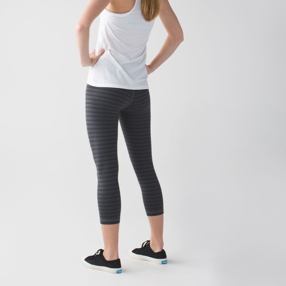 Lululemon Wunder Under Crop 21” - Picture 2 of 8